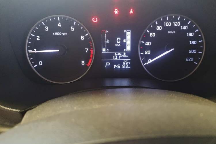 Used Hyundai ix25 2015 1.6L Automatic Two-Wheel Drive Smart GLS Trim Odometer Close Up
