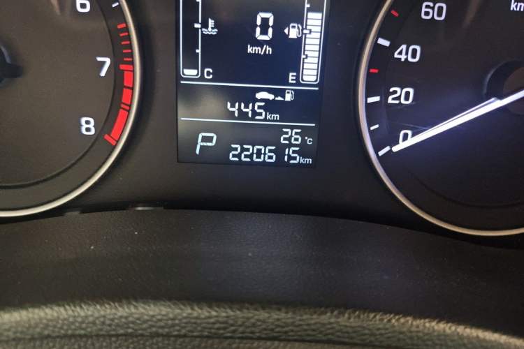 Used Hyundai ix25 2015 1.6L Automatic Two-Wheel-Drive Deluxe DLX Model Odometer Close Up