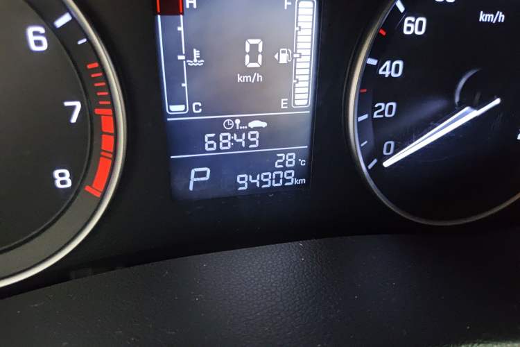 Used Hyundai ix25 2015 1.6L Automatic Two-Wheel Drive Smart GLS Trim Odometer Close Up