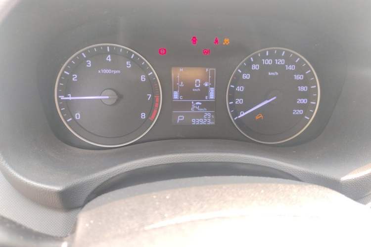 Used Hyundai ix25 2015 1.6L Automatic Two-Wheel Drive Smart GLS Trim Odometer Close Up