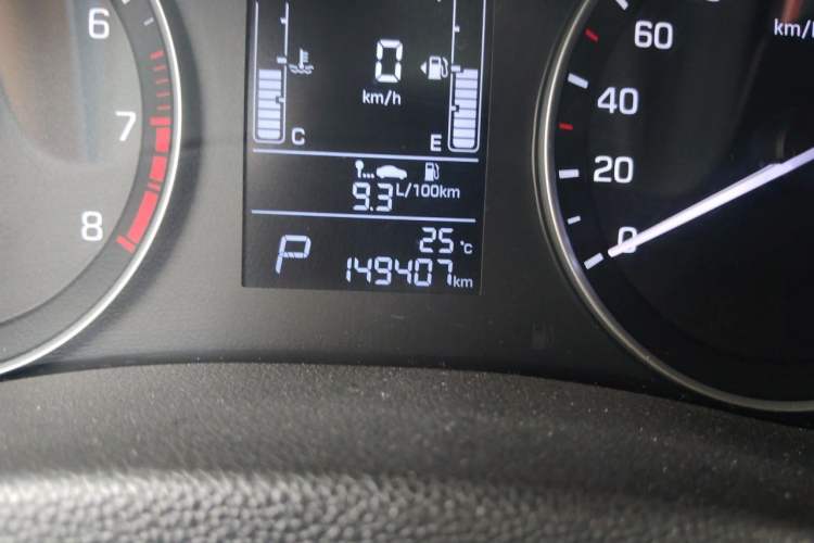 Used Hyundai ix25 2015 1.6L Automatic Two-Wheel-Drive Deluxe DLX Model Odometer Close Up