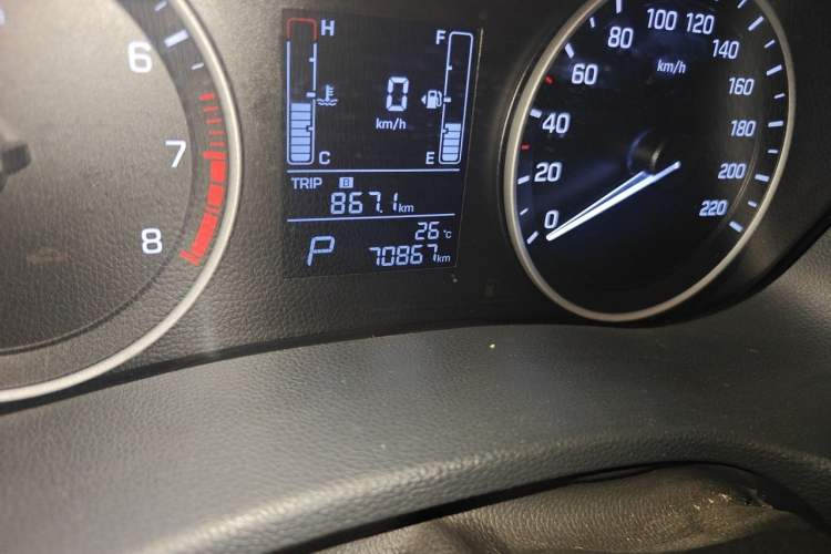 Used Hyundai ix25 2015 1.6L Automatic Two-Wheel Drive Smart GLS Trim Odometer Close Up