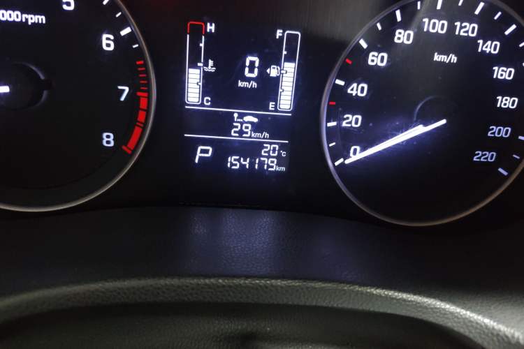 Used Hyundai ix25 2015 1.6L Automatic Two-Wheel Drive Smart GLS Trim Odometer Close Up