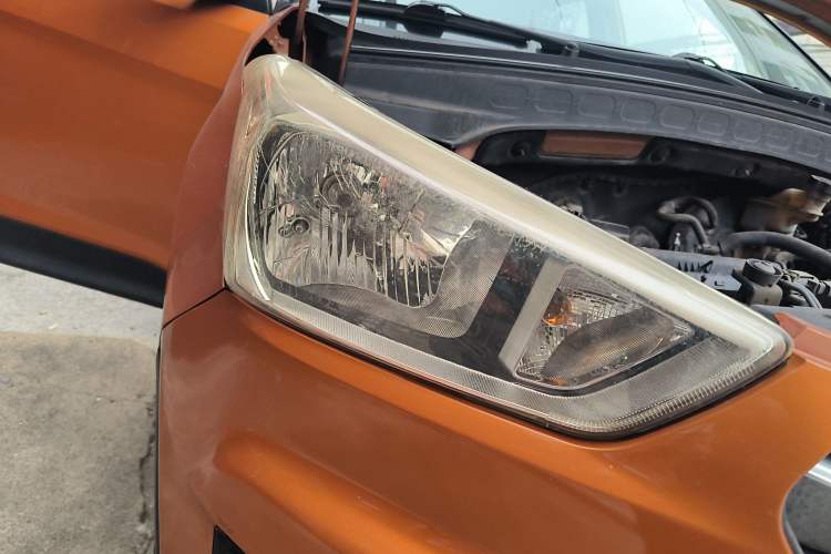 Used Hyundai ix25 2015 1.6L Automatic Two-Wheel Drive Smart GLS Trim Right Front Headlight