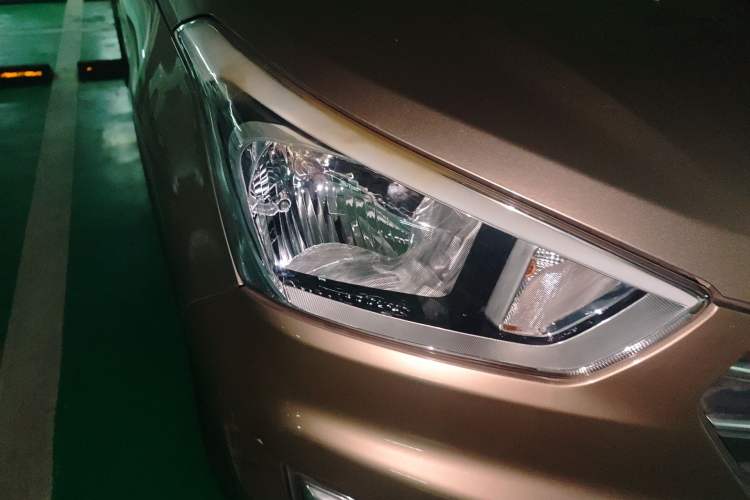 Used Hyundai ix25 2015 1.6L Automatic Two-Wheel Drive Smart GLS Trim Right Front Headlight