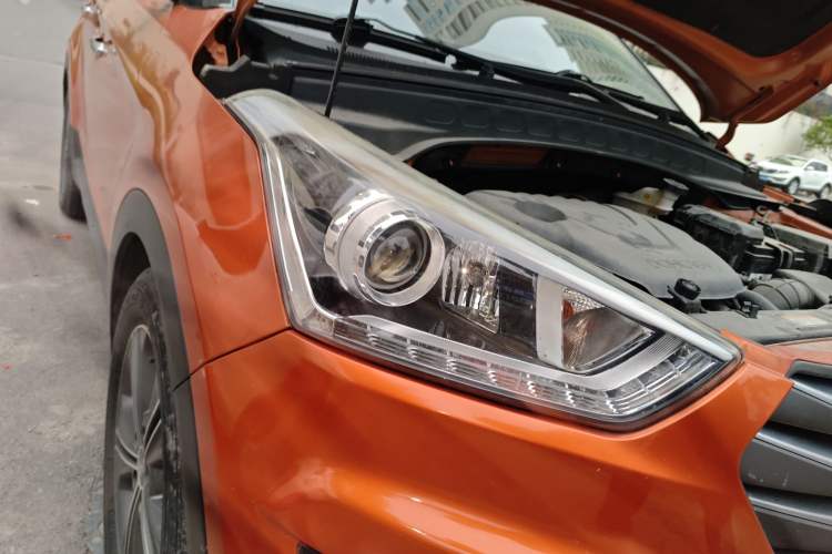 Used Hyundai ix25 2015 1.6L Automatic Two-Wheel-Drive Deluxe DLX Model Right Front Headlight