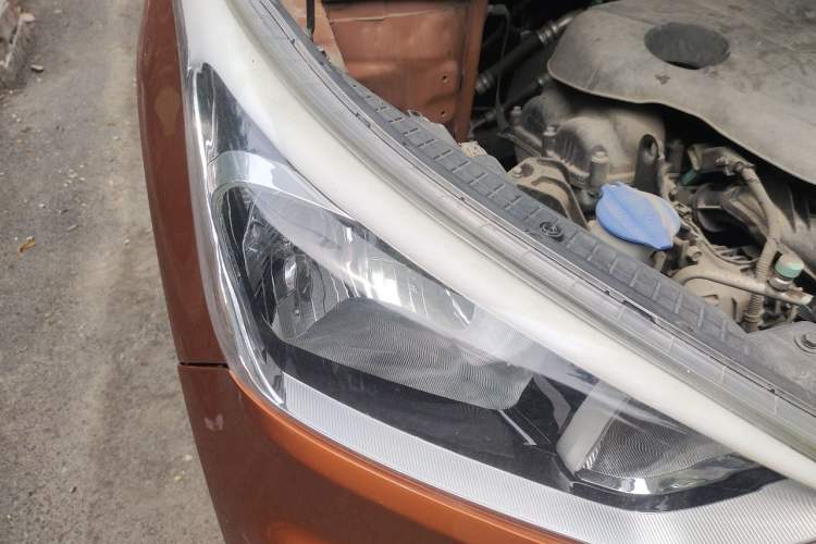 Used Hyundai ix25 2015 1.6L Automatic Two-Wheel Drive Smart GLS Trim Right Front Headlight