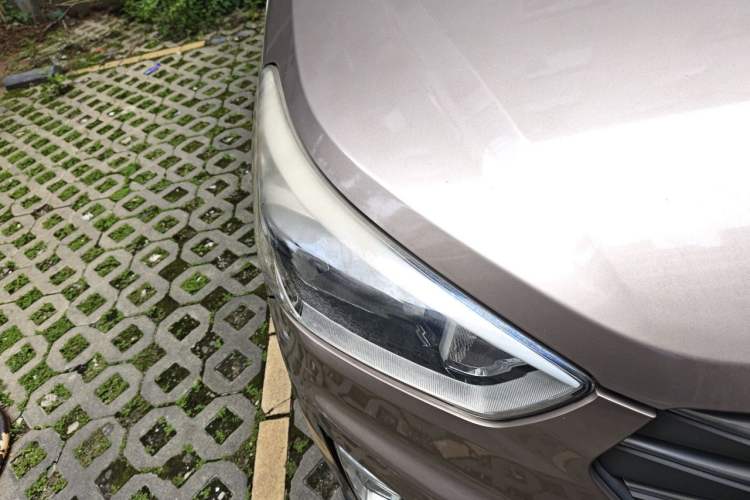 Used Hyundai ix25 2015 1.6L Automatic Two-Wheel Drive Smart GLS Trim Right Front Headlight