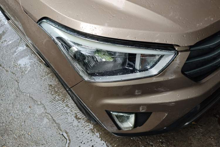 Used Hyundai ix25 2015 1.6L Automatic Two-Wheel Drive Smart GLS Trim Right Front Headlight