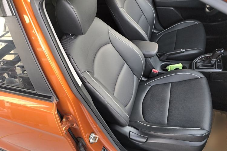 Used Hyundai ix25 2015 1.6L Automatic Two-Wheel-Drive Deluxe DLX Model Right Front Seat