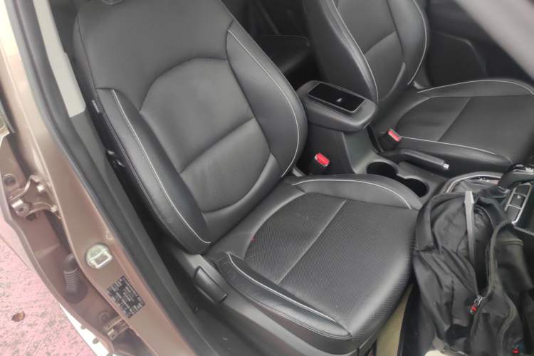 Used Hyundai ix25 2015 1.6L Automatic Two-Wheel-Drive Deluxe DLX Model Right Front Seat