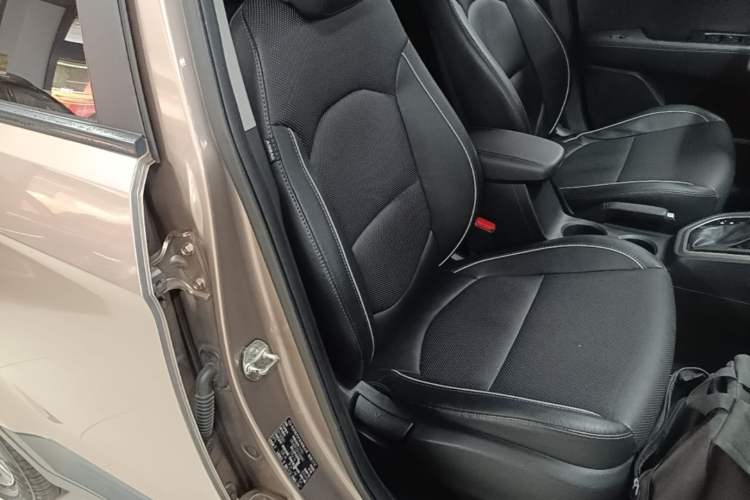 Used Hyundai ix25 2015 1.6L Automatic Two-Wheel Drive Smart GLS Trim Right Front Seat