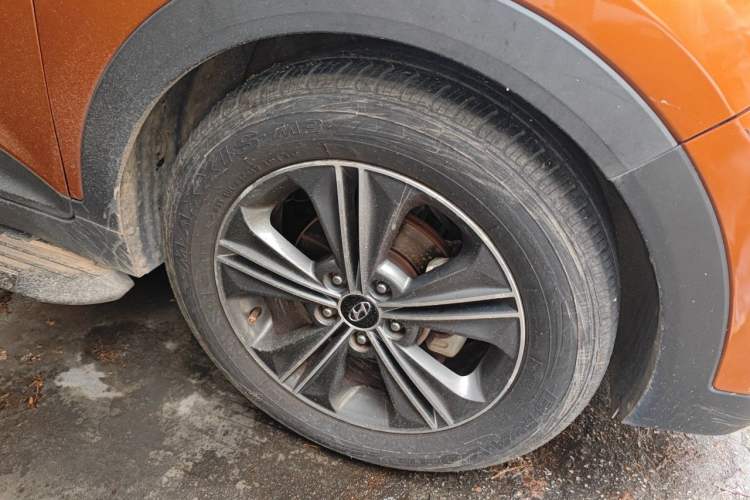 Used Hyundai ix25 2015 1.6L Automatic Two-Wheel Drive Smart GLS Trim Right Front Wheel Hub