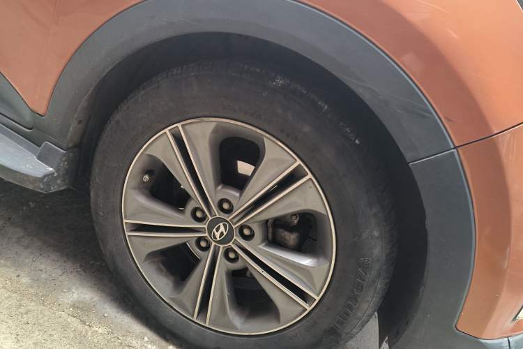 Used Hyundai ix25 2015 1.6L Automatic Two-Wheel Drive Smart GLS Trim Right Front Wheel Hub