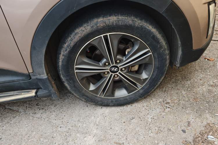 Used Hyundai ix25 2015 1.6L Automatic Two-Wheel Drive Smart GLS Trim Right Front Wheel Hub
