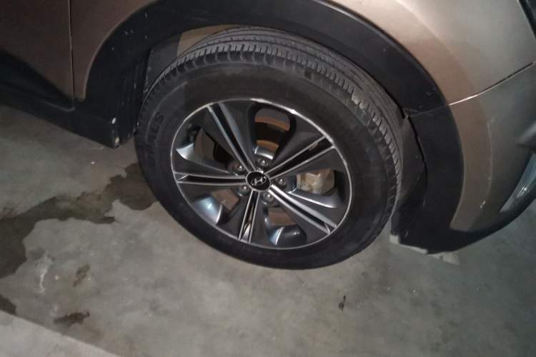 Used Hyundai ix25 2015 1.6L Automatic Two-Wheel Drive Smart GLS Trim Right Front Wheel Hub