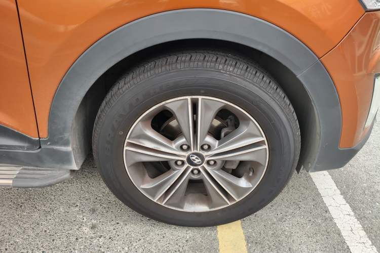Used Hyundai ix25 2015 1.6L Automatic Two-Wheel Drive Smart GLS Trim Right Front Wheel Hub