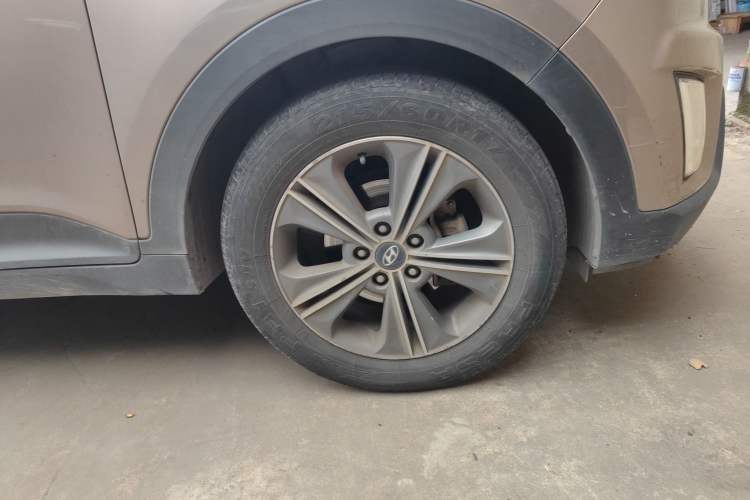 Used Hyundai ix25 2015 1.6L Automatic Two-Wheel Drive Smart GLS Trim Right Front Wheel Hub