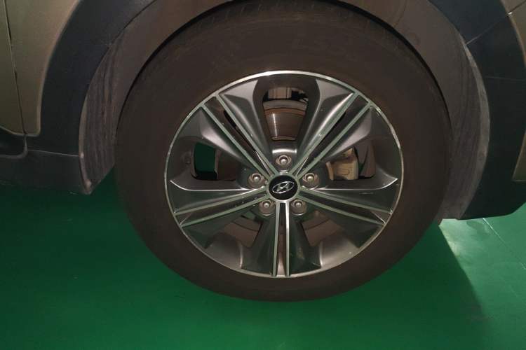 Used Hyundai ix25 2015 1.6L Automatic Two-Wheel Drive Smart GLS Trim Right Front Wheel Hub