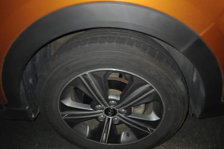 Used Hyundai ix25 2015 1.6L Automatic Two-Wheel-Drive Deluxe DLX Model Right Front Wheel Hub