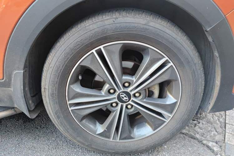 Used Hyundai ix25 2015 1.6L Automatic Two-Wheel-Drive Deluxe DLX Model Right Front Wheel Hub