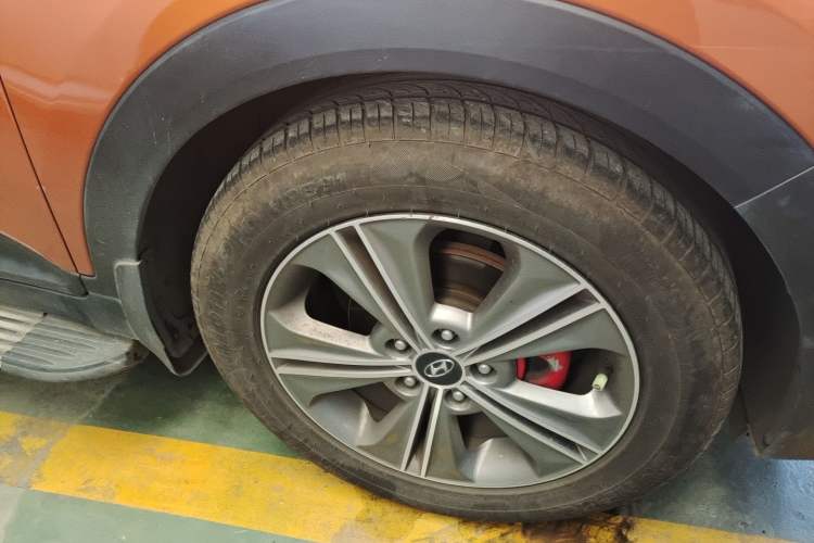 Used Hyundai ix25 2015 1.6L Automatic Two-Wheel Drive Smart GLS Trim Right Front Wheel Hub
