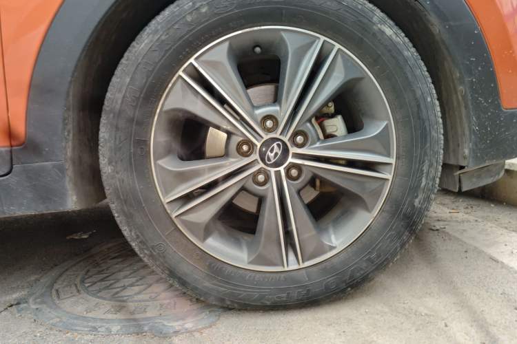 Used Hyundai ix25 2015 1.6L Automatic Two-Wheel-Drive Deluxe DLX Model Right Front Wheel Hub