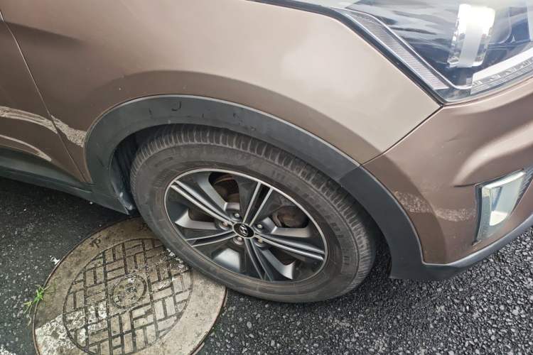 Used Hyundai ix25 2015 1.6L Automatic Two-Wheel-Drive Deluxe DLX Model Right Front Wheel Hub