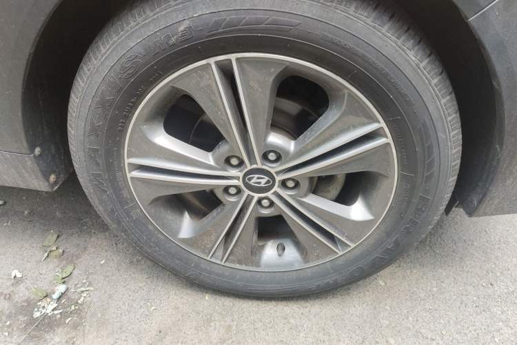 Used Hyundai ix25 2015 1.6L Automatic Two-Wheel Drive Smart GLS Trim Right Front Wheel Hub