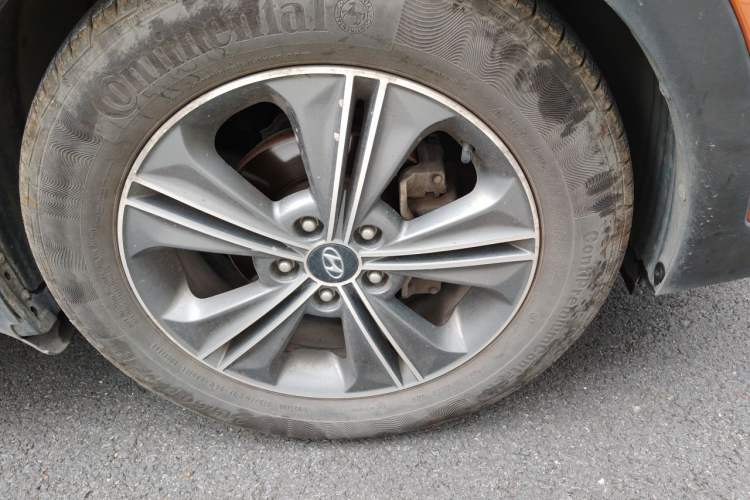 Used Hyundai ix25 2015 1.6L Automatic Two-Wheel-Drive Deluxe DLX Model Right Front Wheel Hub