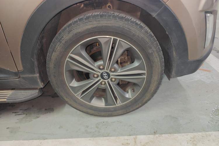 Used Hyundai ix25 2015 1.6L Automatic Two-Wheel Drive Smart GLS Trim Right Front Wheel Hub
