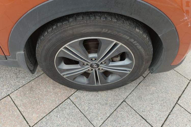 Used Hyundai ix25 2015 1.6L Automatic Two-Wheel-Drive Deluxe DLX Model Right Front Wheel Hub