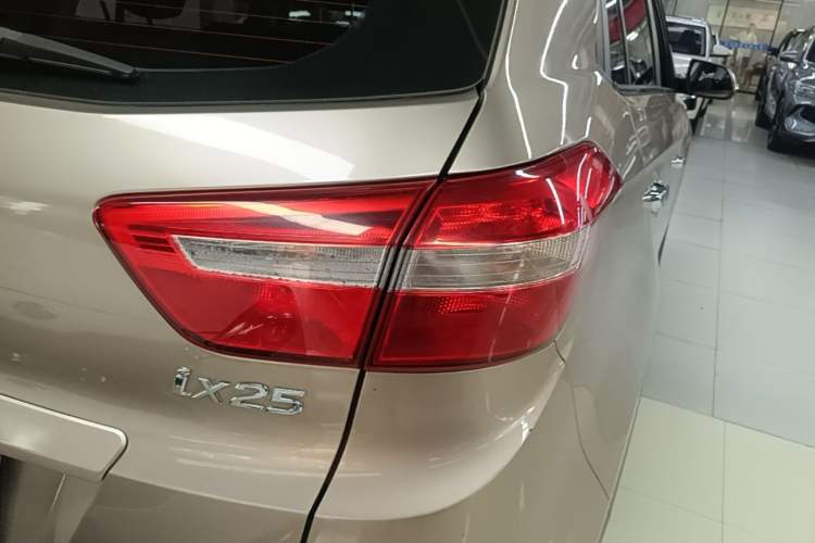 Used Hyundai ix25 2015 1.6L Automatic Two-Wheel Drive Smart GLS Trim Right Rear Taillight