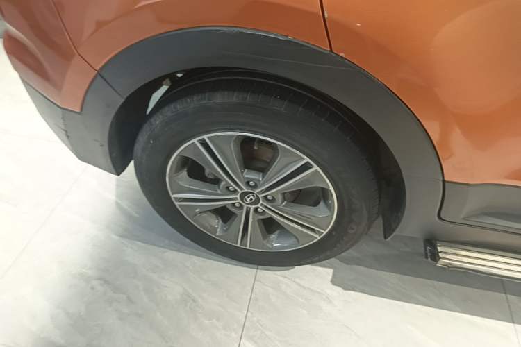 Used Hyundai ix25 2015 1.6L Automatic Two-Wheel Drive Smart GLS Trim Right Rear Wheel Hub