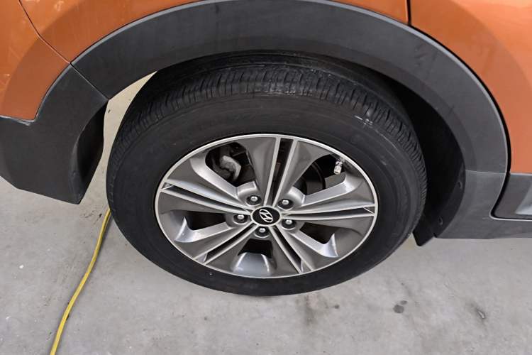 Used Hyundai ix25 2015 1.6L Automatic Two-Wheel-Drive Deluxe DLX Model Right Rear Wheel Hub