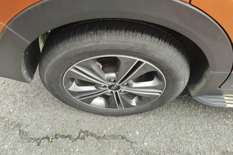 Used Hyundai ix25 2015 1.6L Automatic Two-Wheel Drive Smart GLS Trim Right Rear Wheel Hub