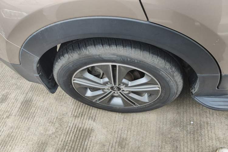 Used Hyundai ix25 2015 1.6L Automatic Two-Wheel Drive Smart GLS Trim Right Rear Wheel Hub