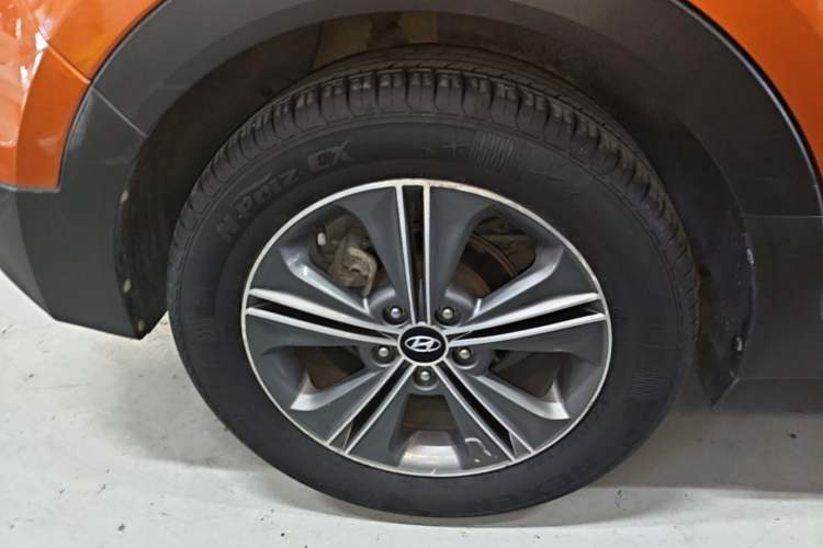 Used Hyundai ix25 2015 1.6L Automatic Two-Wheel Drive Smart GLS Trim Right Rear Wheel Hub