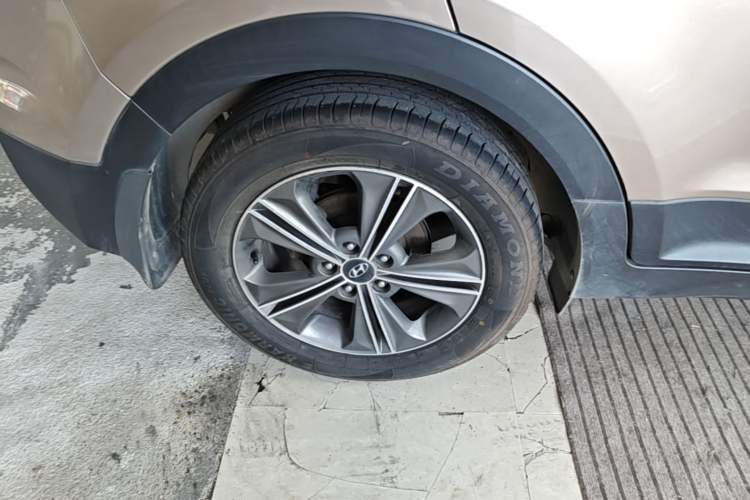 Used Hyundai ix25 2015 1.6L Automatic Two-Wheel Drive Smart GLS Trim Right Rear Wheel Hub