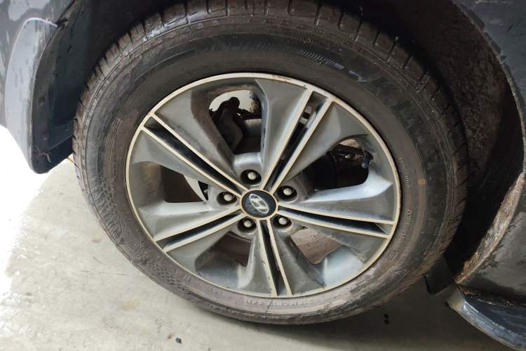 Used Hyundai ix25 2015 1.6L Automatic Two-Wheel Drive Smart GLS Trim Right Rear Wheel Hub