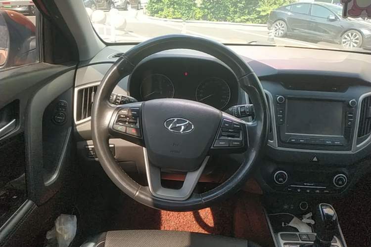Used Hyundai ix25 2015 1.6L Automatic Two-Wheel-Drive Deluxe DLX Model Steering Wheel