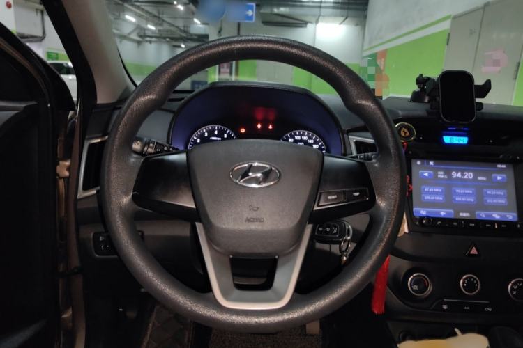 Used Hyundai ix25 2015 1.6L Automatic Two-Wheel Drive Fashionable GS Model Steering Wheel