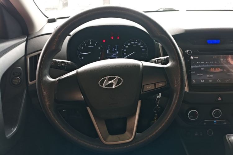 Used Hyundai ix25 2015 1.6L Automatic Two-Wheel Drive Fashionable GS Model Steering Wheel