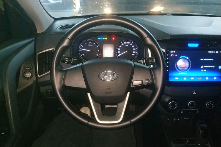 Used Hyundai ix25 2015 1.6L Automatic Two-Wheel Drive Smart GLS Trim Steering Wheel