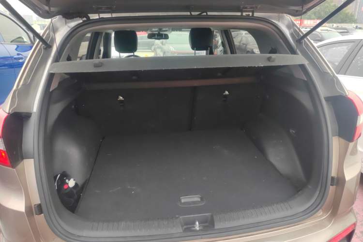 Used Hyundai ix25 2015 1.6L Automatic Two-Wheel-Drive Deluxe DLX Model Trunk