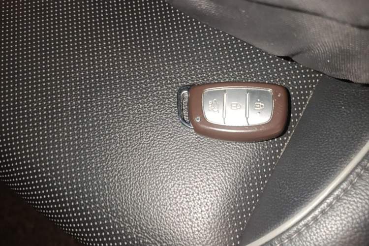 Used Hyundai ix25 2015 1.6L Automatic Two-Wheel-Drive Deluxe DLX Model Vehicle Key