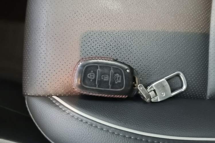 Used Hyundai ix25 2015 2.0L Automatic Two-Wheel Drive Intelligent GLS Vehicle Key