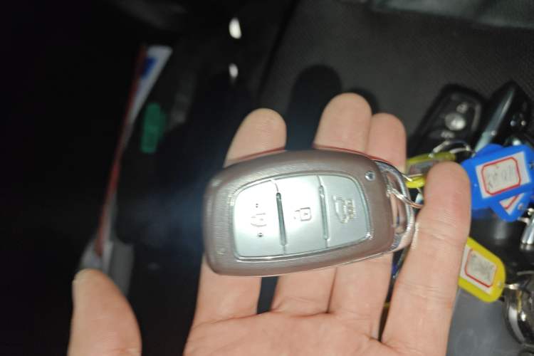 Used Hyundai ix25 2015 2.0L Automatic 4x4 Deluxe DLX Vehicle Key