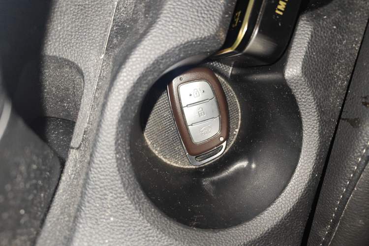 Used Hyundai ix25 2015 1.6L Automatic Two-Wheel-Drive Deluxe DLX Model Vehicle Key