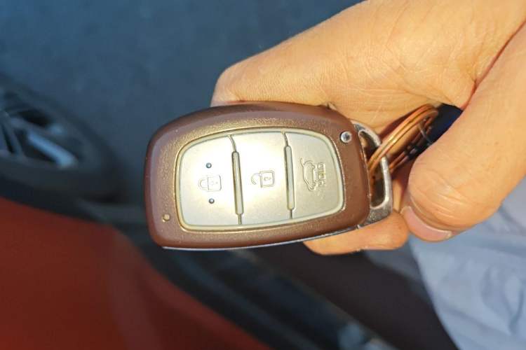 Used Hyundai ix25 2015 1.6L Automatic Two-Wheel-Drive Deluxe DLX Model Vehicle Key